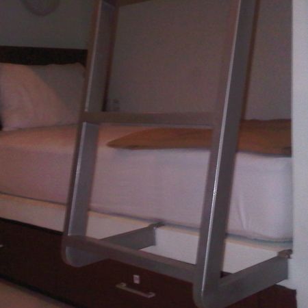 Mirah Hostel レギャン エクステリア 写真