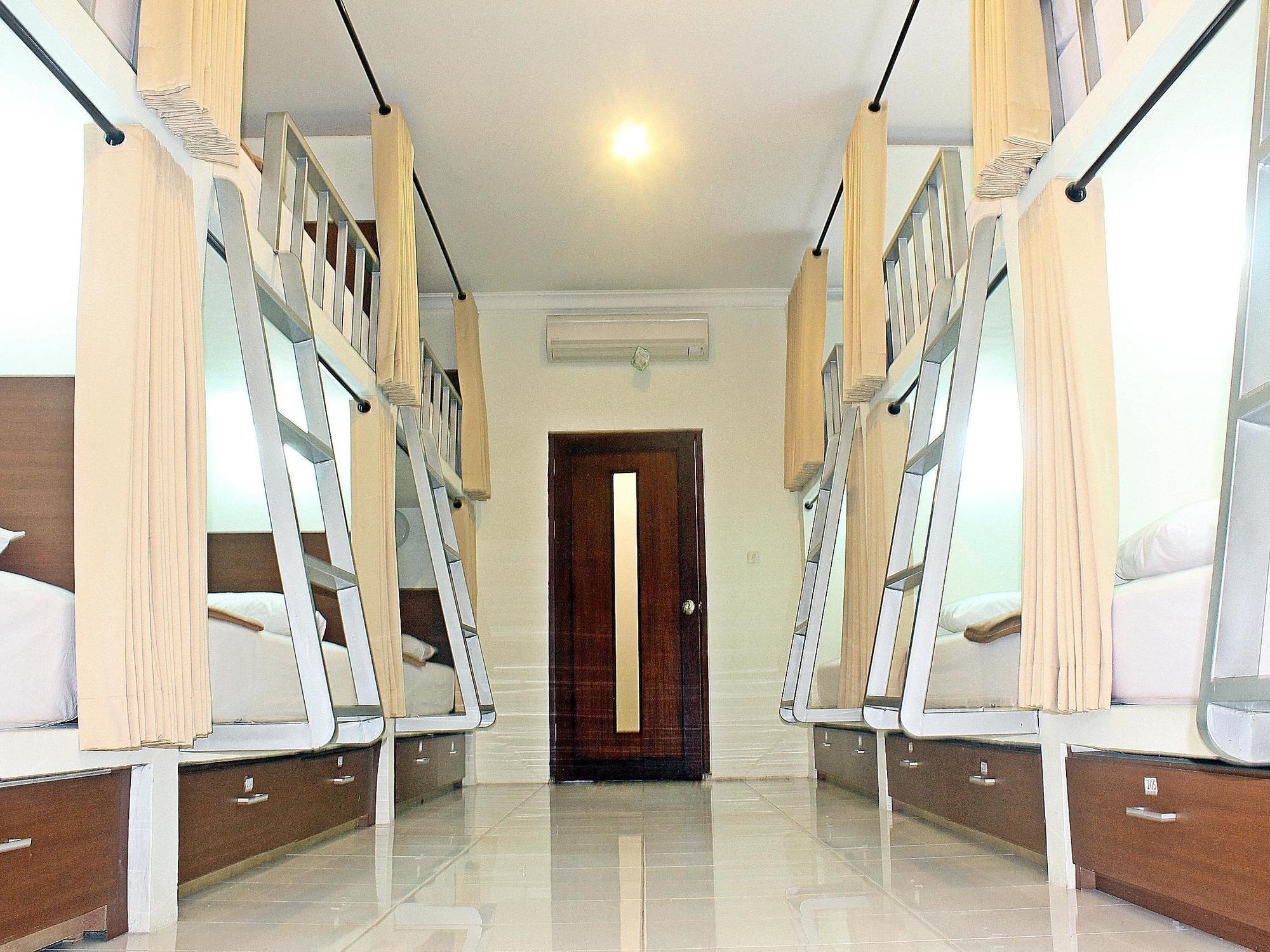 Mirah Hostel レギャン エクステリア 写真