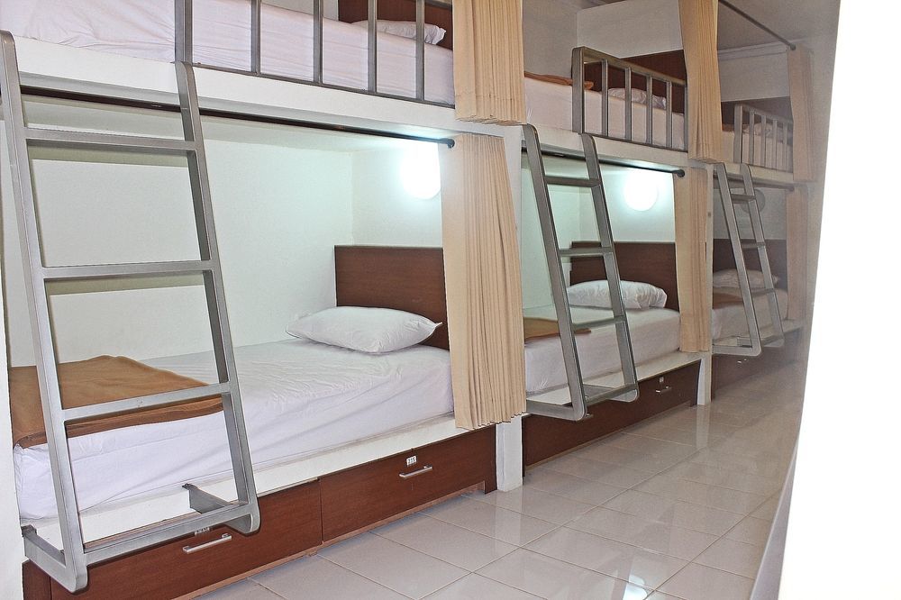 Mirah Hostel レギャン エクステリア 写真