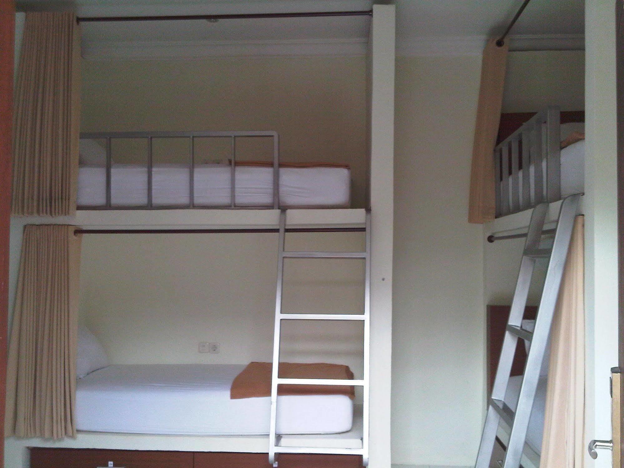 Mirah Hostel レギャン エクステリア 写真