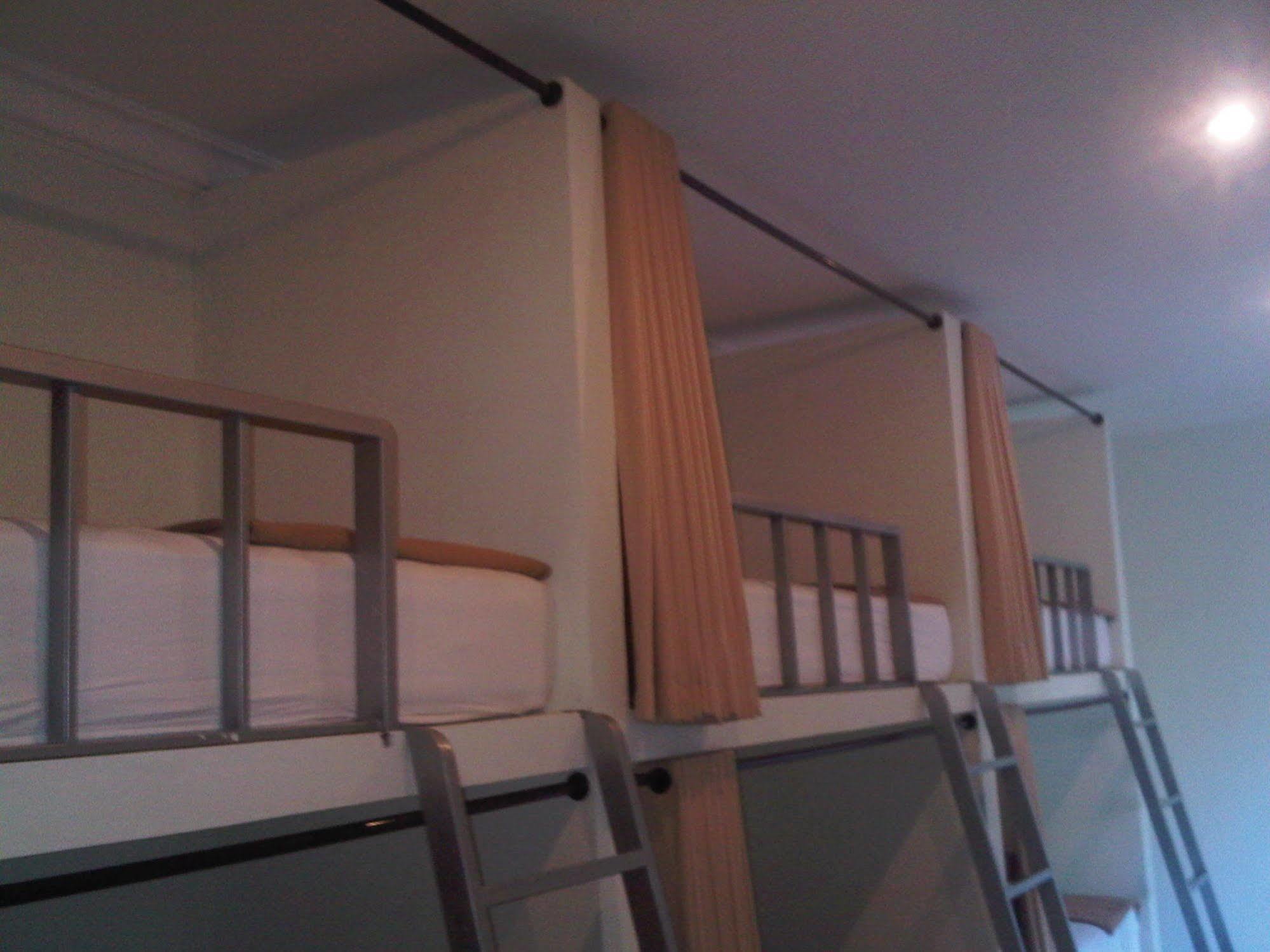 Mirah Hostel レギャン エクステリア 写真