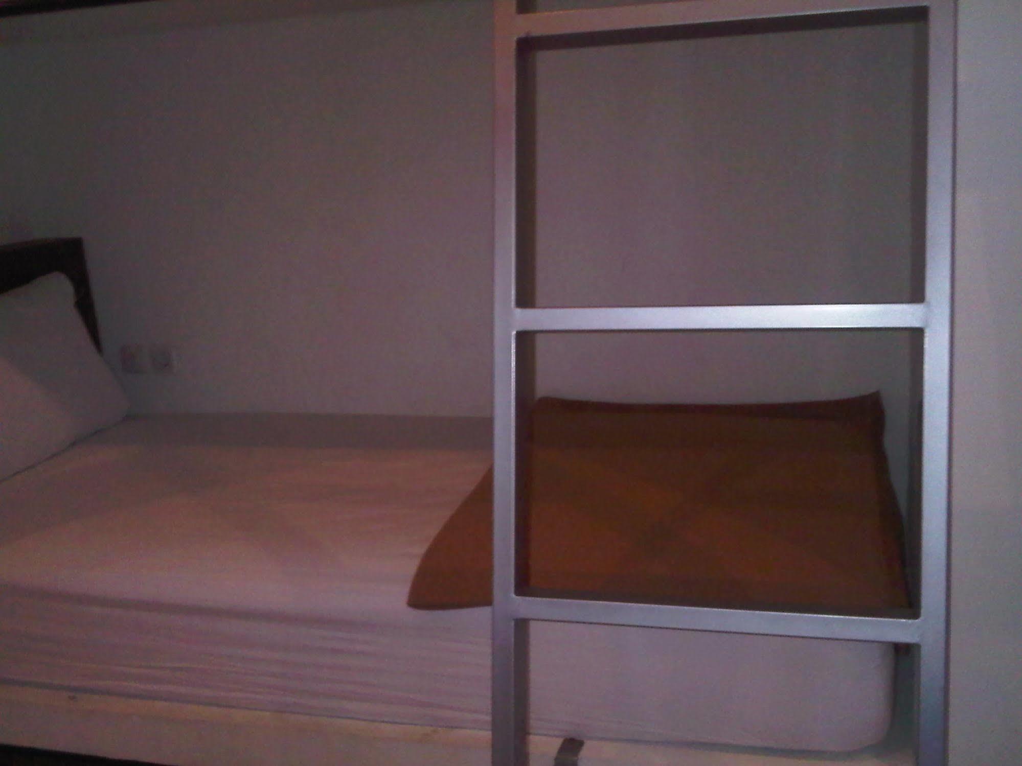 Mirah Hostel レギャン エクステリア 写真