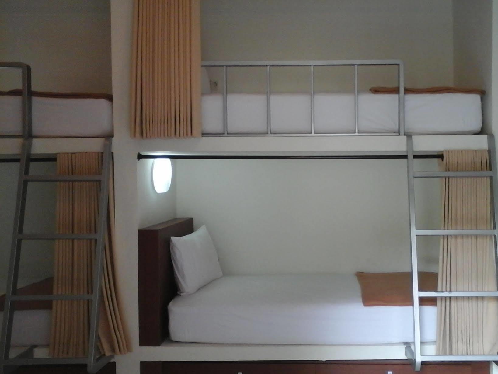 Mirah Hostel レギャン エクステリア 写真